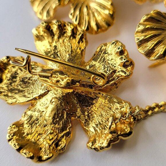 Gold Plated Three Hibiscus Flower Brooch Pin - Picture 5 of 12